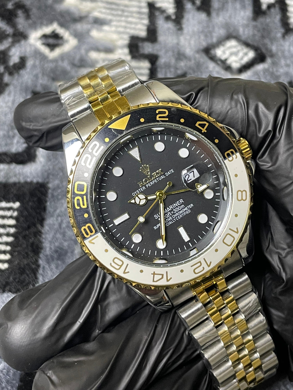 Luxury Rolex GMT-Master II Two-Tone Watch - Black Dial with white-Black Rotating Ceramic Bezel