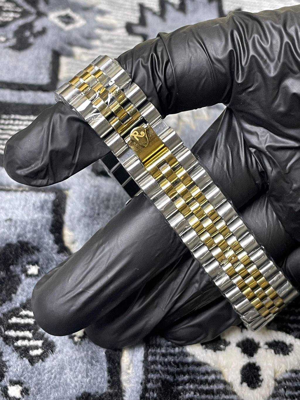 Luxury Rolex GMT-Master II Two-Tone Watch - Black Dial with white-Black Rotating Ceramic Bezel