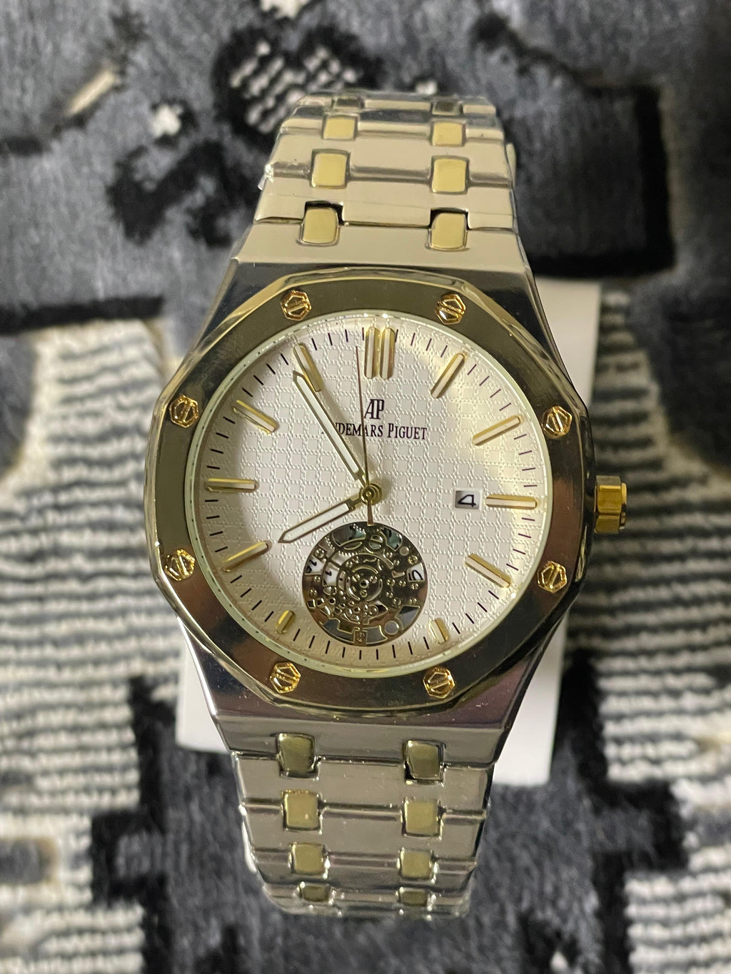 Luxury Audemars Piguet Royal Oak Selfwinding Two-Tone Watch - White Tapisserie Dial with Open-Heart