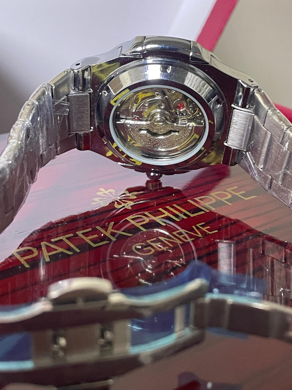 : Luxury Patek Philippe Nautilus Semi-Automatic Watch - White Striped Dial