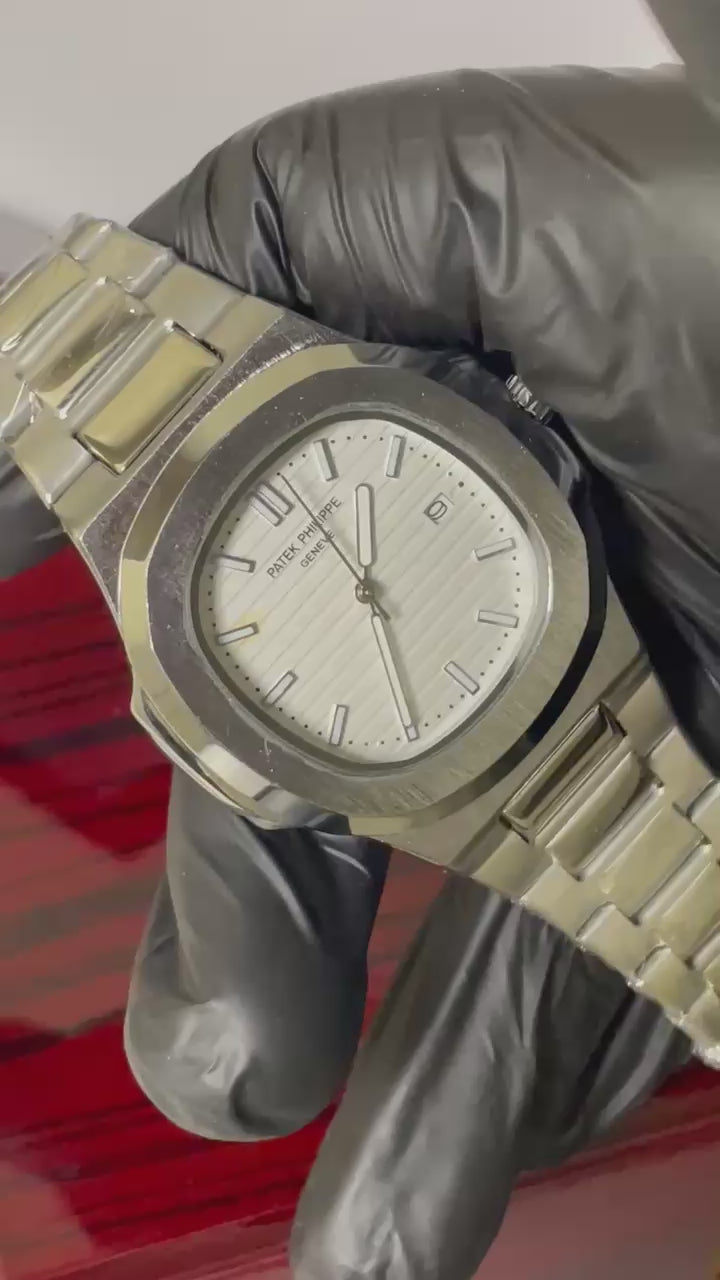 : Luxury Patek Philippe Nautilus Semi-Automatic Watch - White Striped Dial